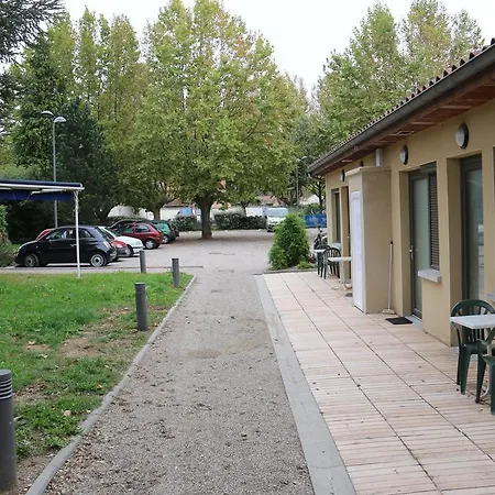 Hotel Le Louvre Saint-Symphorien-d'Ozon